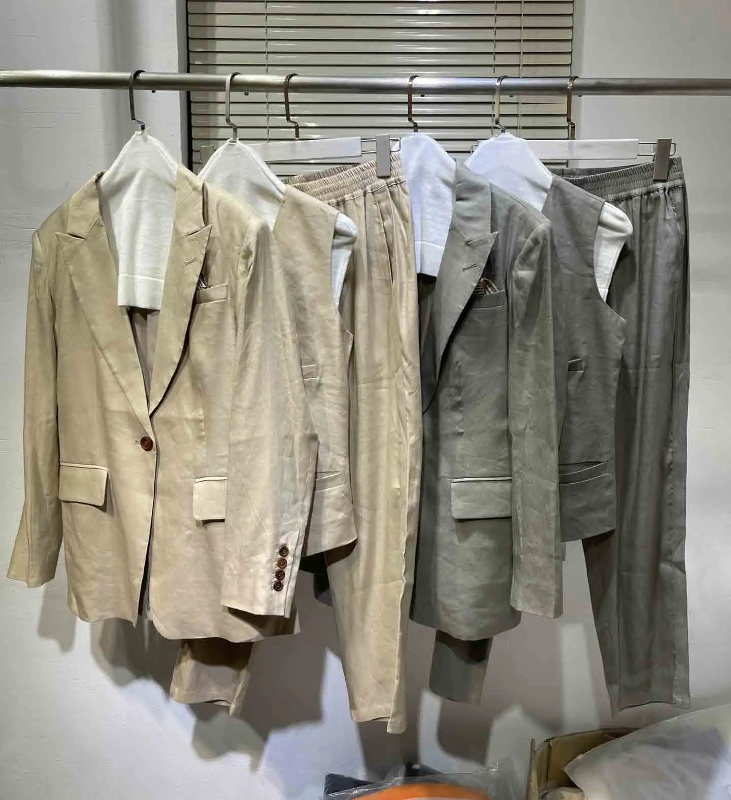 Women solid chain suit set one button blazer + long pants + vest OL Linen cotton 3 pieces set
Women solid chain suit set one button blazer + long pants + vest OL Linen cotton 3 pieces set