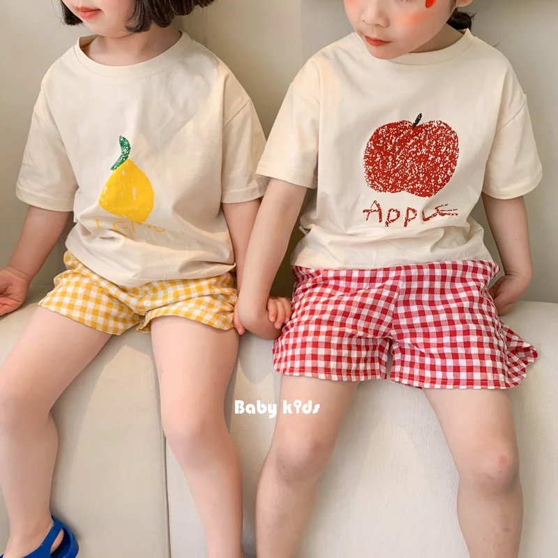 Fruit Letter Print Korean Children's Outfits Summer New Kids Baby Outing Clothes Girls Boys T-shirt Shorts Two-piece Suits Trend
Fruit Letter Print Korean Children's Outfits Summer New Kids Baby Outing Clothes Girls Boys T-shirt Shorts Two-piece Suits Trend