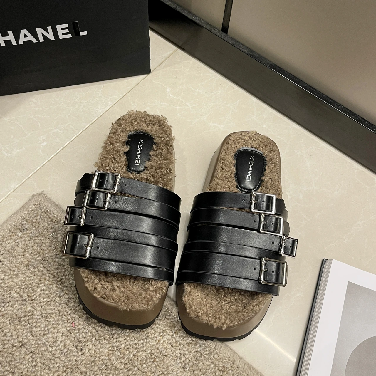 Женские короткие плюшевые шлепанцы, квадратный носок, платформа, металлическая пряжка, Повседневная зимняя обувь, сланцы, смешанные цвета
Женские короткие плюшевые шлепанцы, квадратный носок, платформа, металлическая пряжка, Повседневная зимняя обувь, сланцы, смешанные цвета