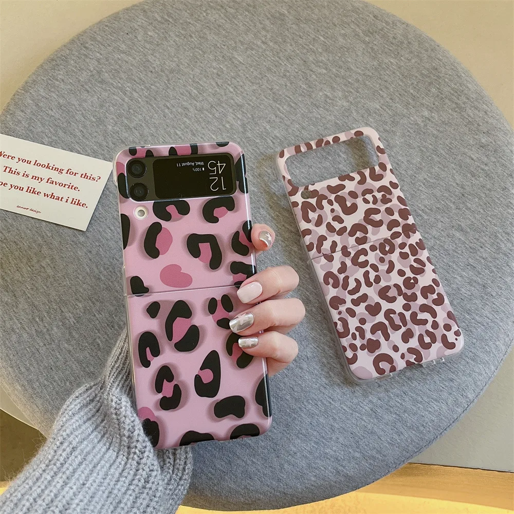 USLION Luxury Shockproof Leopard Phone Case For Samsung Galaxy Z Flip3 Flip4 5G Hard PC Back Phone Protection Cover For Samsung
USLION Luxury Shockproof Leopard Phone Case For Samsung Galaxy Z Flip3 Flip4 5G Hard PC Back Phone Protection Cover For Samsung