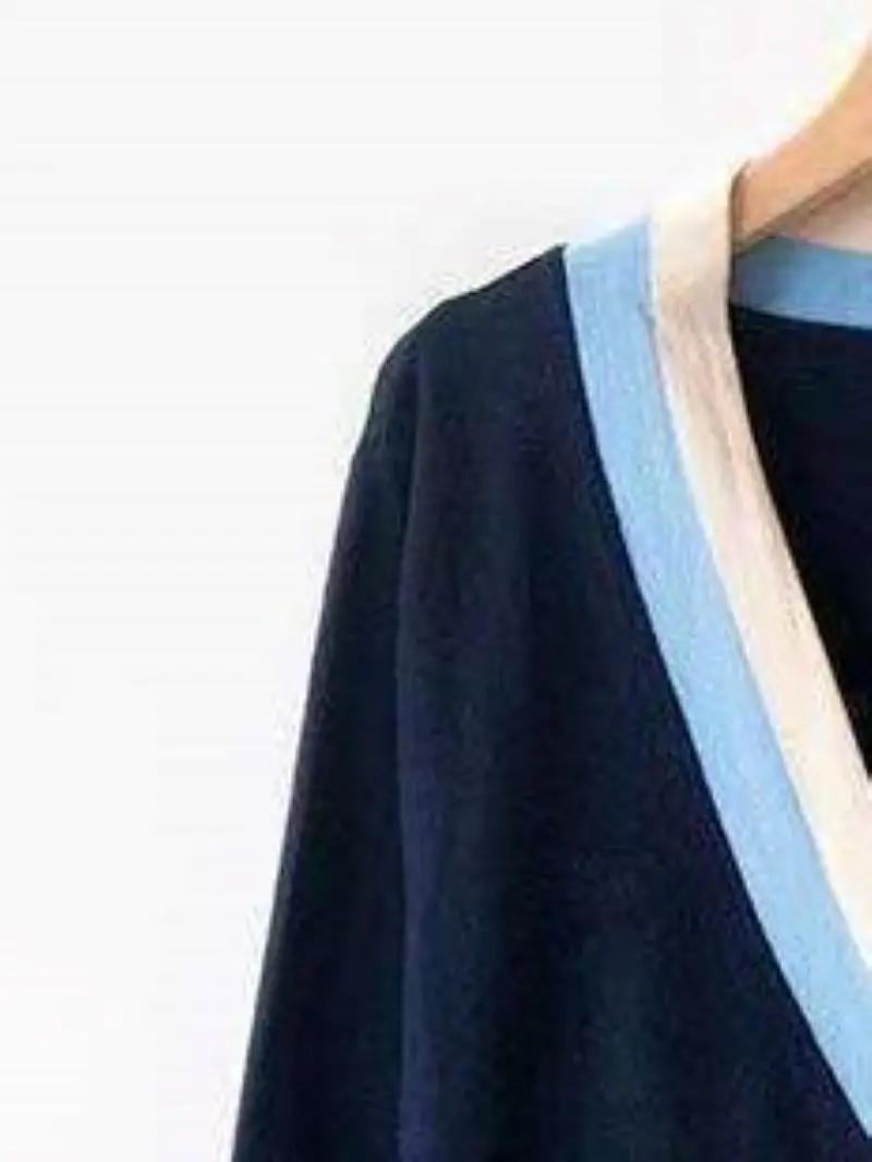 Women Cardigan Color Contrast V-neck Pearl Button Single Breasted Long Sleeve Casual Knitted Coat
Women Cardigan Color Contrast V-neck Pearl Button Single Breasted Long Sleeve Casual Knitted Coat