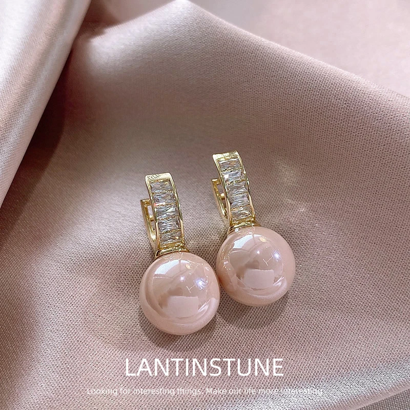 U Shape Zirconia Imitation Pearl Drop Earrings Ladies Luxury Cutout High Quality Delicate Gold Drop Earrings Party Jewelry
U Shape Zirconia Imitation Pearl Drop Earrings Ladies Luxury Cutout High Quality Delicate Gold Drop Earrings Party Jewelry