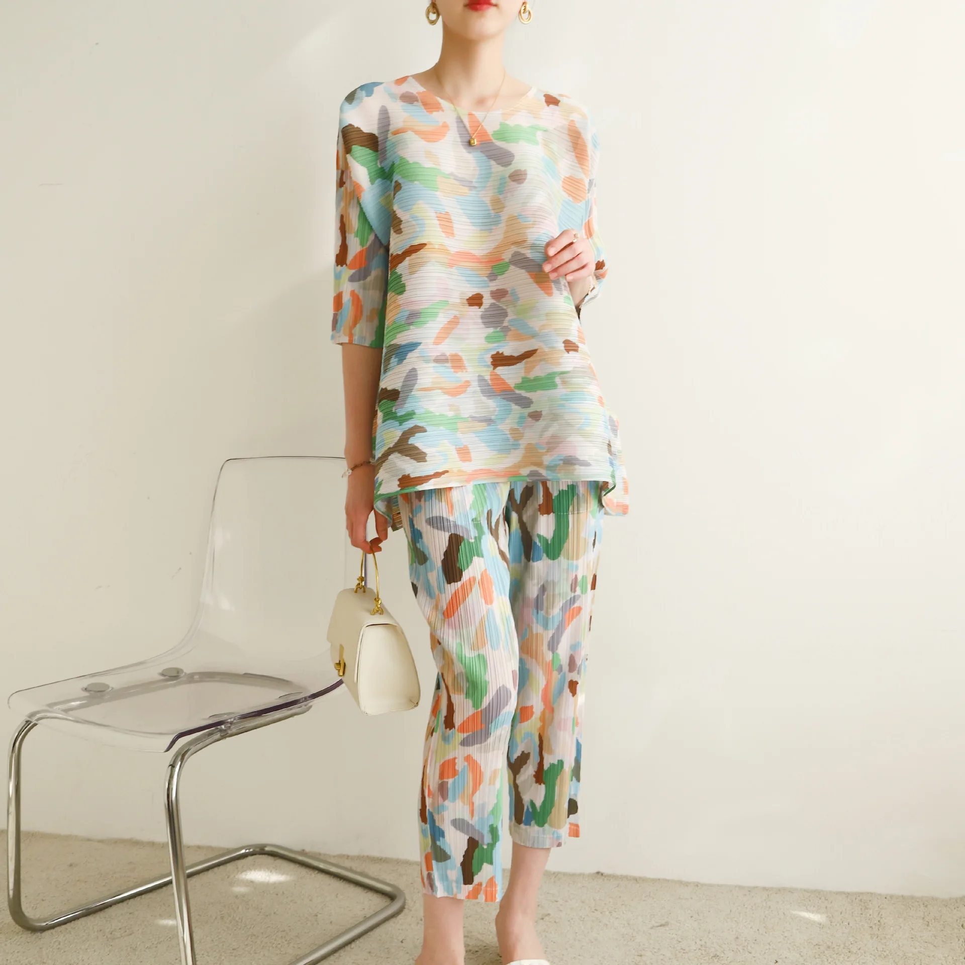 Miyake autumn spring and summer three seasons can be worn pleated fashionable beautiful personalized printed casual suit
Miyake autumn spring and summer three seasons can be worn pleated fashionable beautiful personalized printed casual suit