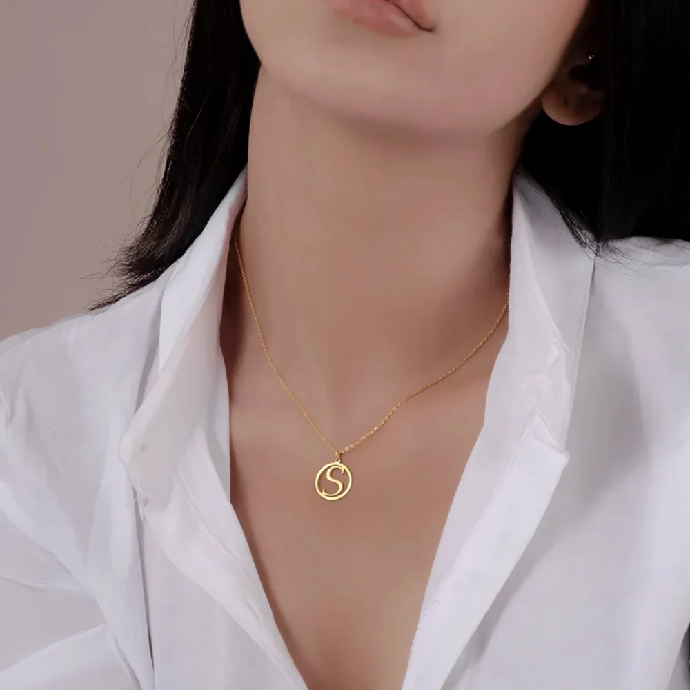 Stainless Womens Jewelry Name Initials Round Pendant Necklace 26 Letters Love Necklaces Girls Gifts the First Letter Accessories 
Stainless Womens Jewelry Name Initials Round Pendant Necklace 26 Letters Love Necklaces Girls Gifts the First Letter Accessories