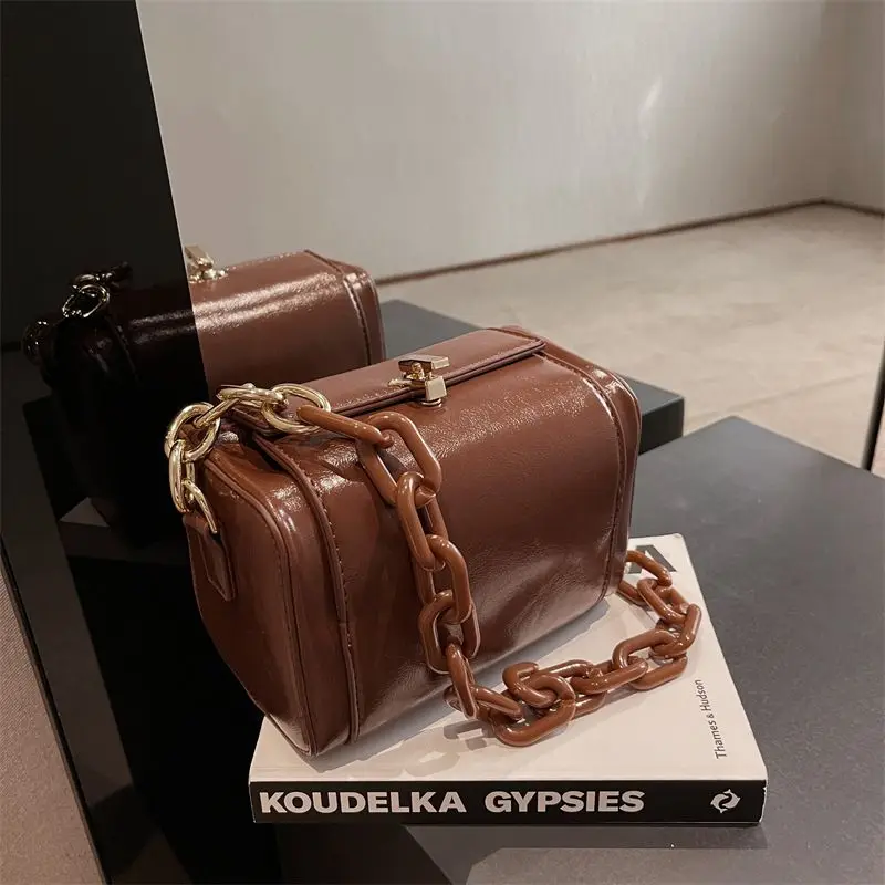 Brand Designer Women's Crossbody Bag Luxury Boston Thick Chain Handbag High Quality Shoulder Bags Female Fashion Messenger Bag
Brand Designer Women's Crossbody Bag Luxury Boston Thick Chain Handbag High Quality Shoulder Bags Female Fashion Messenger Bag