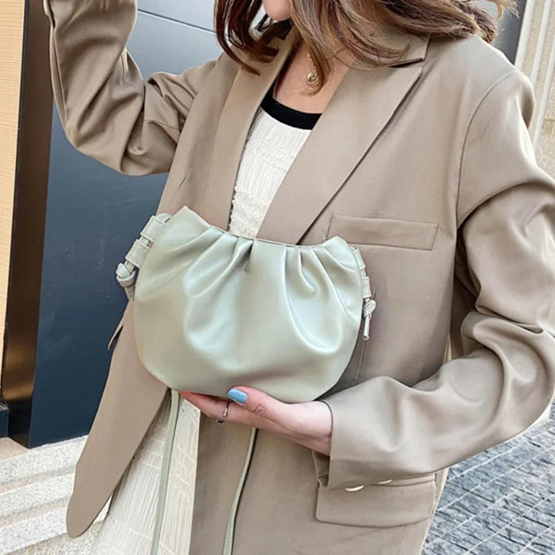Fashion Women Shoulder Bag New Arrival Crossbody Bag Female Solid Color Pleated Design Ladies Bag Mini Zipper Cloud Bag For Girl
Fashion Women Shoulder Bag New Arrival Crossbody Bag Female Solid Color Pleated Design Ladies Bag Mini Zipper Cloud Bag For Girl