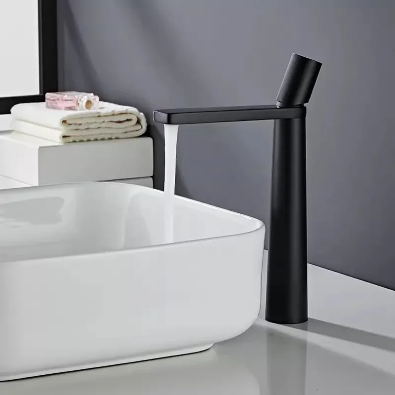 Черный керамический настольный смеситель для раковины
Черный керамический настольный смеситель для раковины