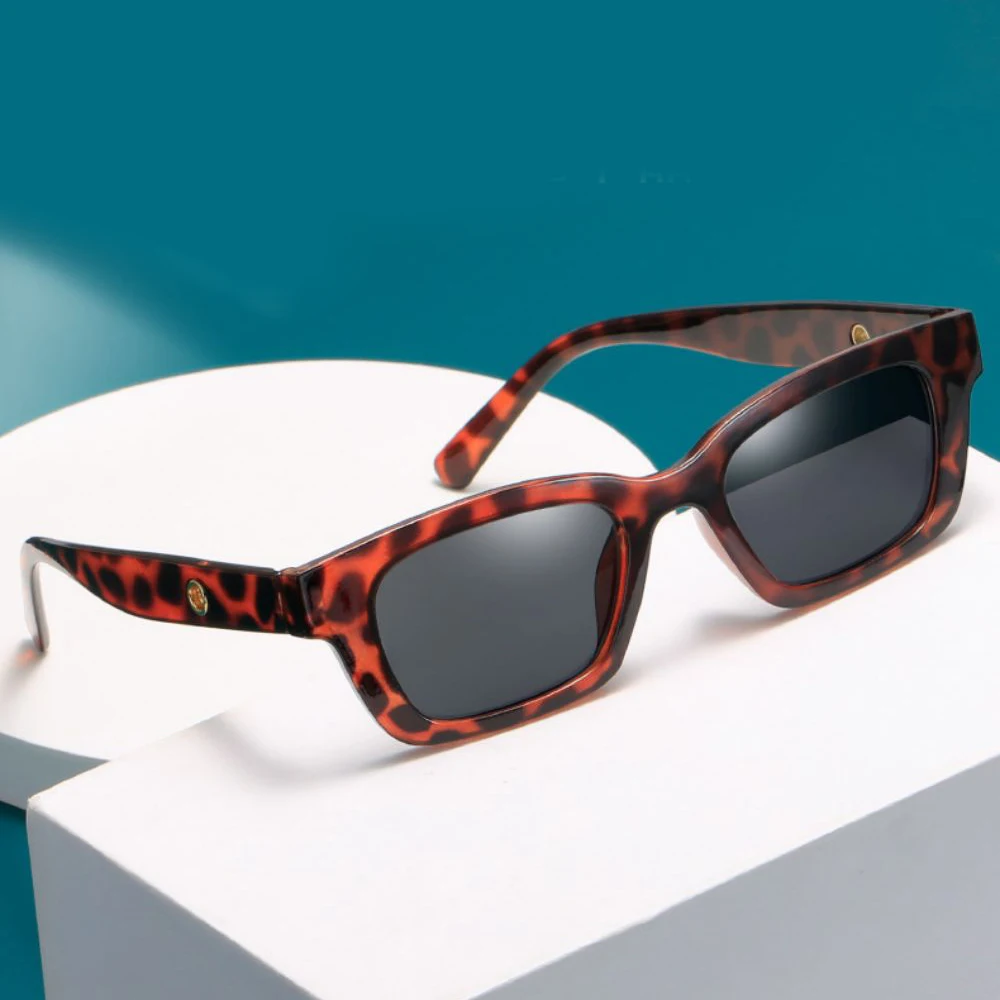 Женские прямоугольные солнцезащитные очки UV400 в стиле ретро, солнцезащитные очки с оправой из поликарбоната, летние пляжные украшения, 2023 
Женские прямоугольные солнцезащитные очки UV400 в стиле ретро, солнцезащитные очки с оправой из поликарбоната, летние пляжные украшения, 2023