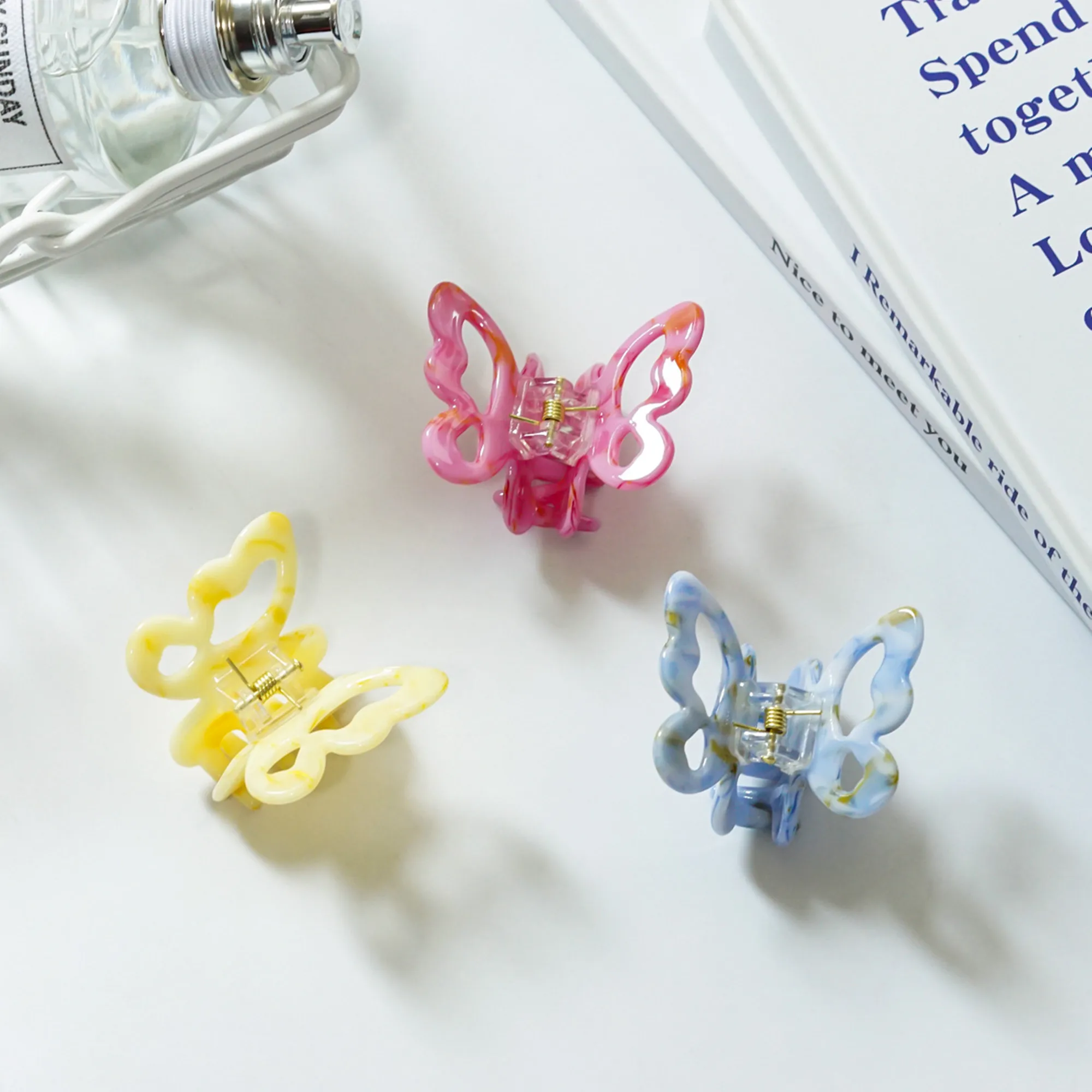 2pcs/lot 4cm high horsetail hair grab fixed magic device sweet hollow butterfly small grab clip diy hair accessories
2pcs/lot 4cm high horsetail hair grab fixed magic device sweet hollow butterfly small grab clip diy hair accessories