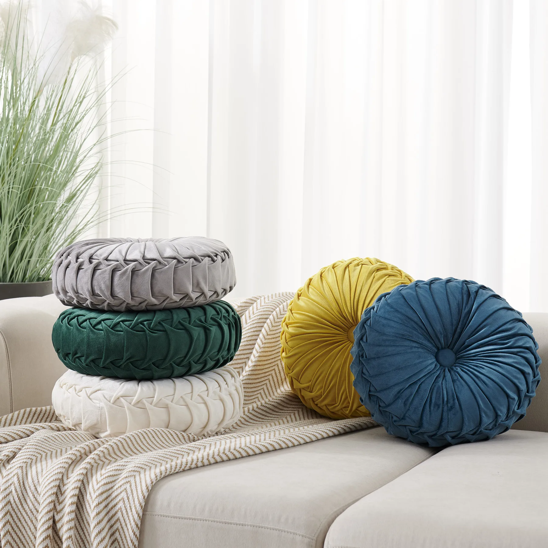 Creative Light Luxury Ins Wind Round Solid Color Camping Wheel Design Home Living Room Sofa Balcony Bedroom Car Waist Pillow
Creative Light Luxury Ins Wind Round Solid Color Camping Wheel Design Home Living Room Sofa Balcony Bedroom Car Waist Pillow