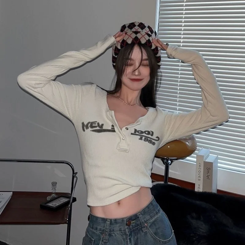 Sexy retro short long-sleeved T-shirt trend personality thin knitted bottoming shirt female street trend letter tight top women
Sexy retro short long-sleeved T-shirt trend personality thin knitted bottoming shirt female street trend letter tight top women