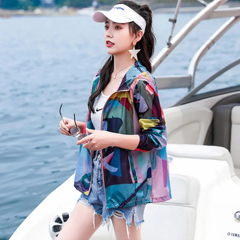 2022 Women's Summer New Loose Sunscreen Clothing Female Thin Sun Protection Coats Ladies Casual Printed Hooded Jackets E133
2022 Women's Summer New Loose Sunscreen Clothing Female Thin Sun Protection Coats Ladies Casual Printed Hooded Jackets E133