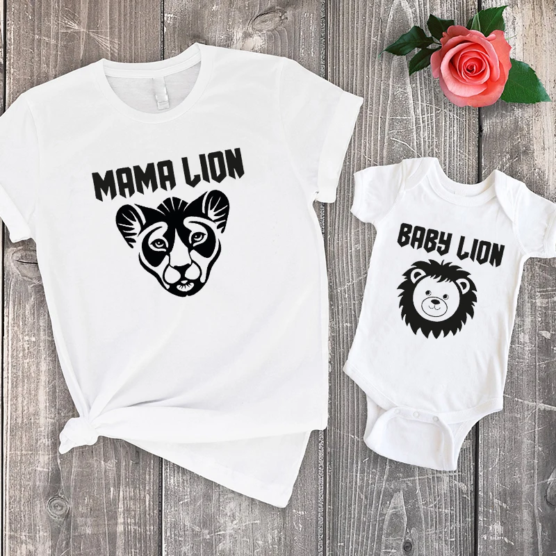 Mama Lion Papa Lion Family Matching Shirts Daddy and Baby Matching T-Shirts Fathers Date Gift Daddys Girl Newborn Clothes
Mama Lion Papa Lion Family Matching Shirts Daddy and Baby Matching T-Shirts Fathers Date Gift Daddys Girl Newborn Clothes