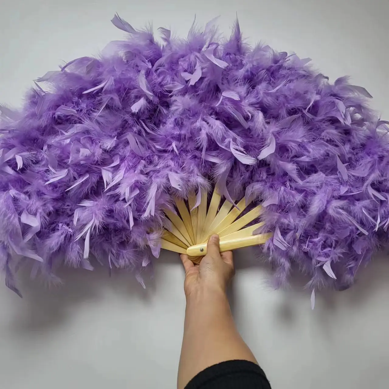 Складной розовый веер с перьями Лолита
Складной розовый веер с перьями Лолита