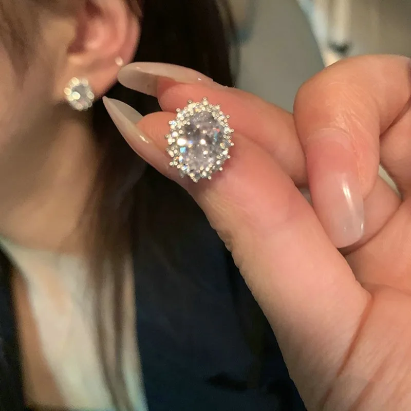 Новые трехмерные серьги с полным оформлением под золото, женские роскошные индивидуальные модные серьги, свадебные украшения, подарки на день рождения 
Новые трехмерные серьги с полным оформлением под золото, женские роскошные индивидуальные модные серьги, свадебные украшения, подарки на день рождения