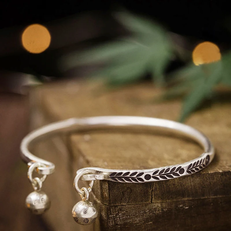 Новый оригинальный браслет ручной работы в стиле ретро с маленьким колокольчиком женский серебряный браслет в этническом стиле ювелирные аксессуары
Новый оригинальный браслет ручной работы в стиле ретро с маленьким колокольчиком женский серебряный браслет в этническом стиле ювелирные аксессуары