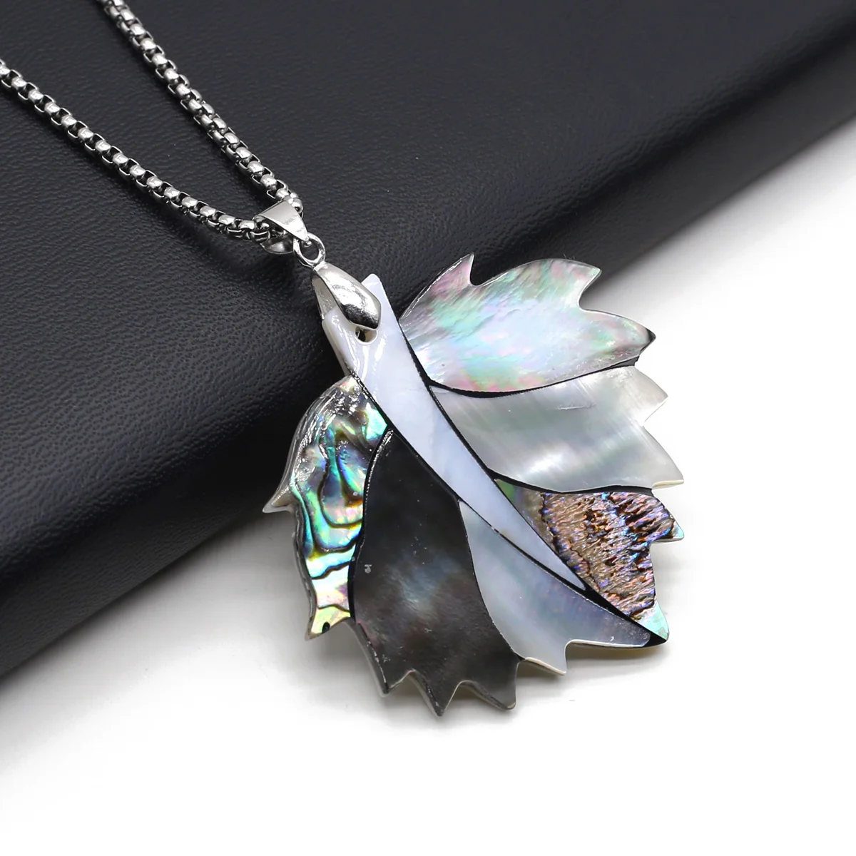 Leaf Natural Abalone Shell Pendant Necklace Charms Natural Shell Pendant Necklace for Women Men Jewelry Trendy Gift 50x50mm
Leaf Natural Abalone Shell Pendant Necklace Charms Natural Shell Pendant Necklace for Women Men Jewelry Trendy Gift 50x50mm