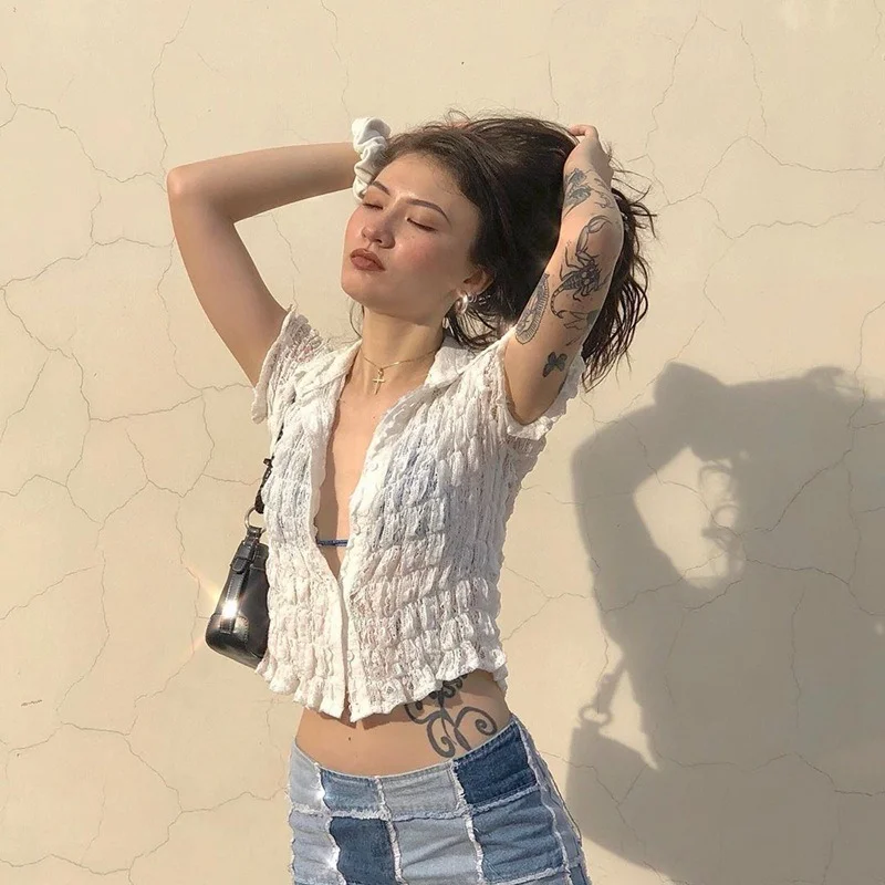White Sexy Woman T-shirts Lapel Short-sleeved Puff Sleeve Retro with Wooden Ears Single-breasted See-through Lace Top Ladies New
White Sexy Woman T-shirts Lapel Short-sleeved Puff Sleeve Retro with Wooden Ears Single-breasted See-through Lace Top Ladies New