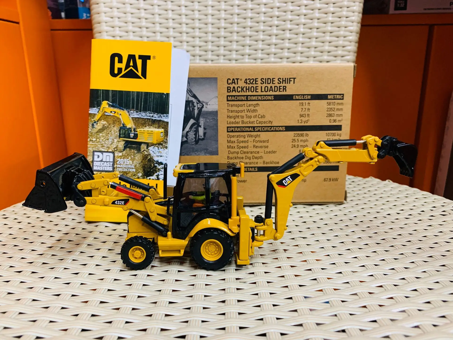 Caterpillar Cat 432E Side Shift Backhoe Loader 1/50 Scale Metal Model By DieCast Masters DM85149 New in Box
Caterpillar Cat 432E Side Shift Backhoe Loader 1/50 Scale Metal Model By DieCast Masters DM85149 New in Box