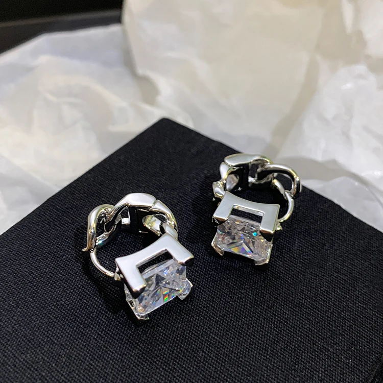 Модные дизайнерские большие квадратные серьги знаменитого бренда из стекла, женские роскошные украшения, Подиумные готические богемные се...
Модные дизайнерские большие квадратные серьги знаменитого бренда из стекла, женские роскошные украшения, Подиумные готические богемные се...