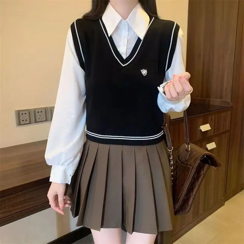 Autumn and Winter Preppy Style Sweater Vest Women's V-neck Knitted Sleeveless Pullover
Autumn and Winter Preppy Style Sweater Vest Women's V-neck Knitted Sleeveless Pullover