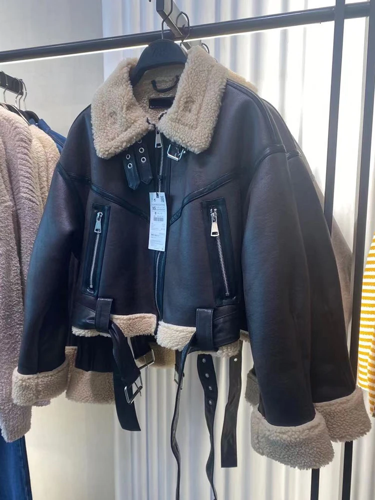 New Winter Faux Lamb Fur Leather Short Jacket Women High Street Lapel Zipper Pu Coat with Belt Thick Warm Outwear
New Winter Faux Lamb Fur Leather Short Jacket Women High Street Lapel Zipper Pu Coat with Belt Thick Warm Outwear