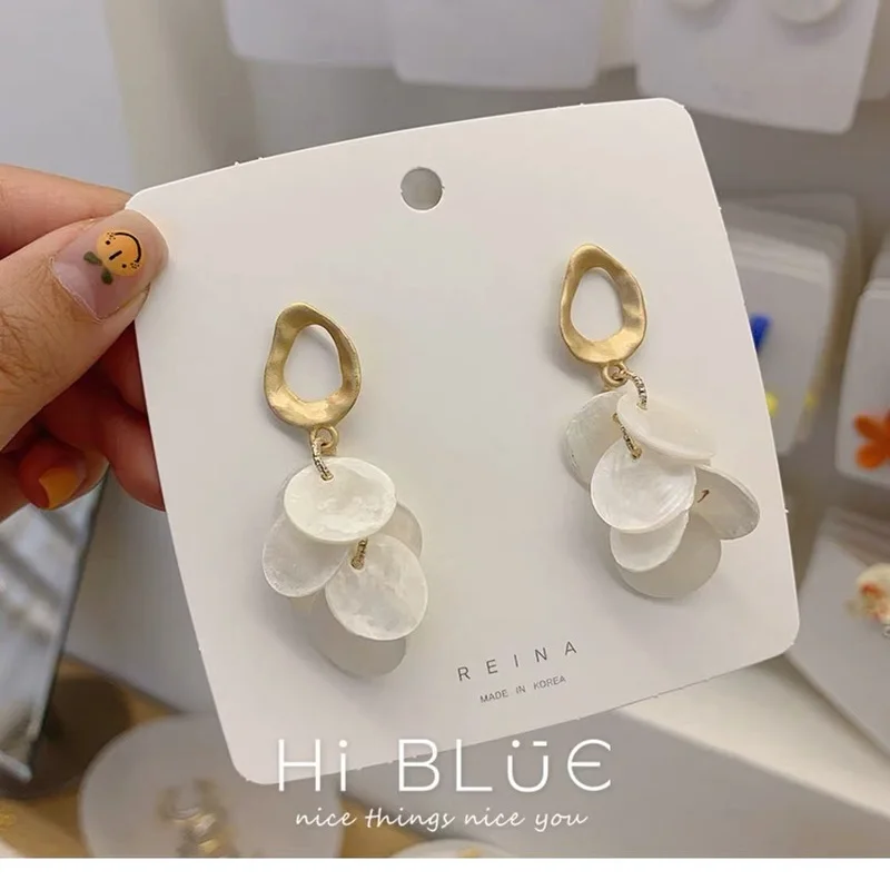 Retro Bohemia White Shell Disc Earrings New Women's Cute Sweet Pendant Earrings Simple Fashion Jewelry Party Accessories Gifts
Retro Bohemia White Shell Disc Earrings New Women's Cute Sweet Pendant Earrings Simple Fashion Jewelry Party Accessories Gifts