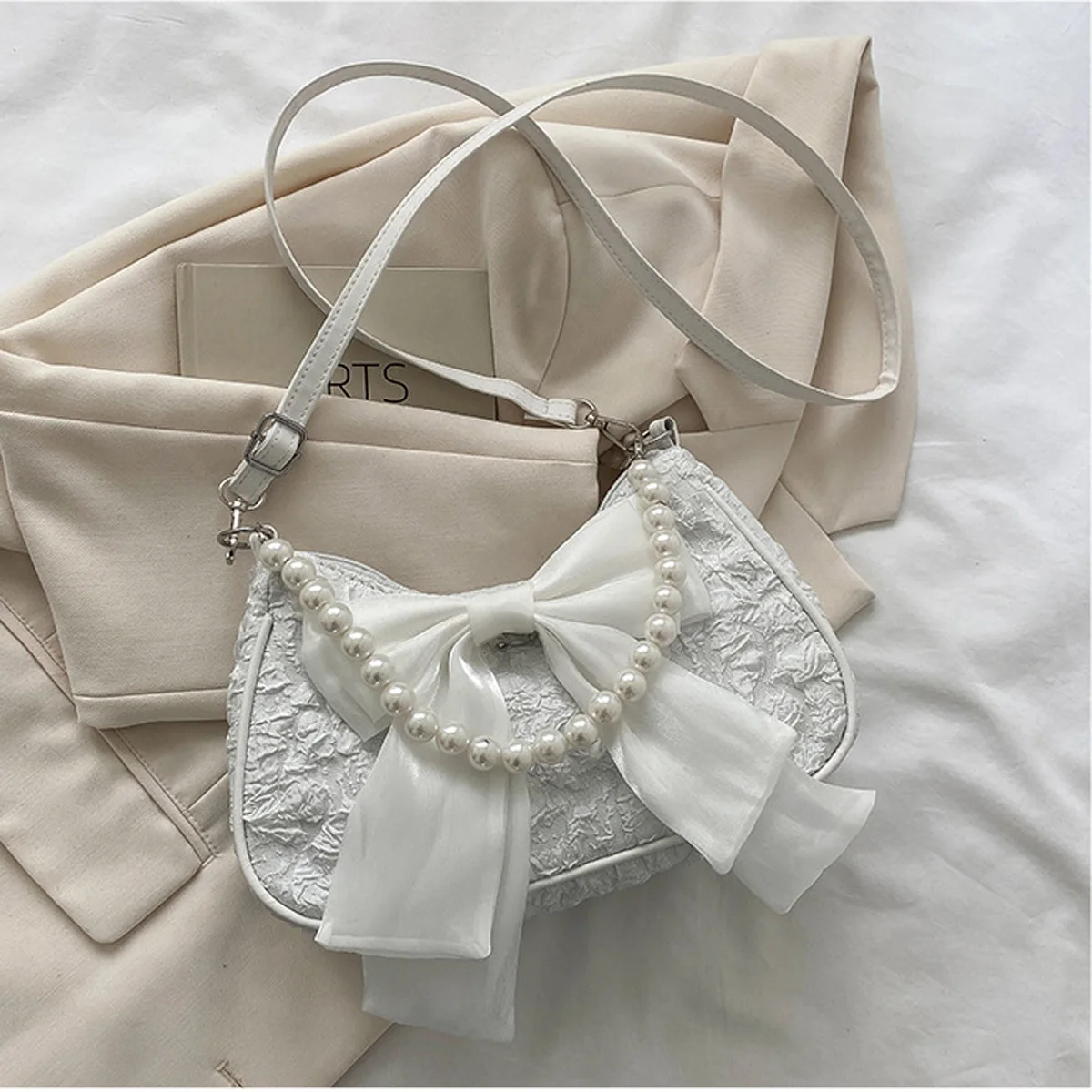 Summer Women Handbag Bowknot Pearl Shoulder Cross Body Bag Trendy PU Leather Simple Messenger Bag 2023
Summer Women Handbag Bowknot Pearl Shoulder Cross Body Bag Trendy PU Leather Simple Messenger Bag 2023