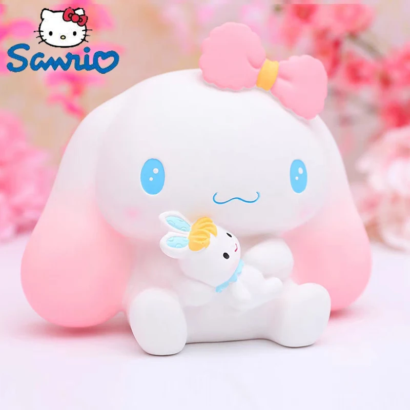 Sanrio мультфильм Cinnamoroll My Melody Kuromi Копилка Виниловая фигурка настольные украшения Милая Детская копилка подарок на день рождения
Sanrio мультфильм Cinnamoroll My Melody Kuromi Копилка Виниловая фигурка настольные украшения Милая Детская копилка подарок на день рождения
