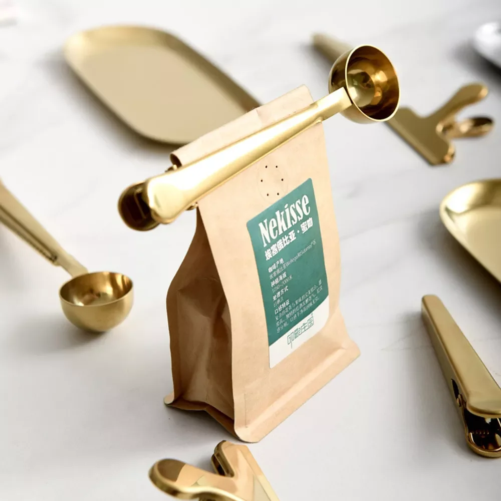 Two-in-one Stainless Steel Coffee Spoon Sealing Clip Kitchen Gold Accessories Recipient Cafe Expresso Cucharilla Decoration
Two-in-one Stainless Steel Coffee Spoon Sealing Clip Kitchen Gold Accessories Recipient Cafe Expresso Cucharilla Decoration