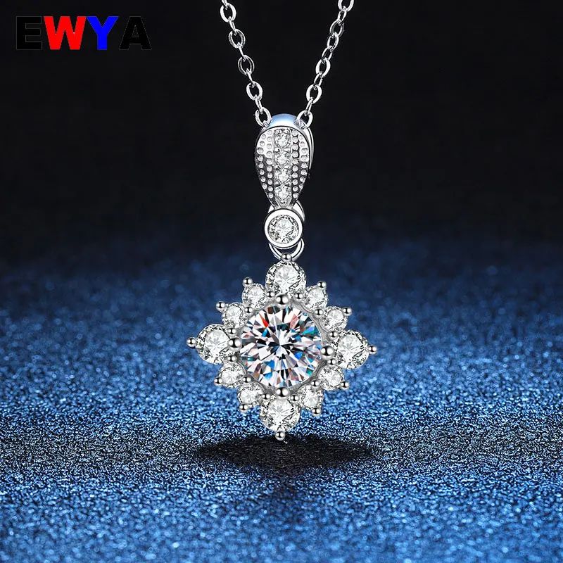 EWYA S925 Sterling Silver 1 Carat Necklace D Color Diamond Moissanite Pendant Necklace PT950 for Women Sparkling Fine Jewelry
EWYA S925 Sterling Silver 1 Carat Necklace D Color Diamond Moissanite Pendant Necklace PT950 for Women Sparkling Fine Jewelry