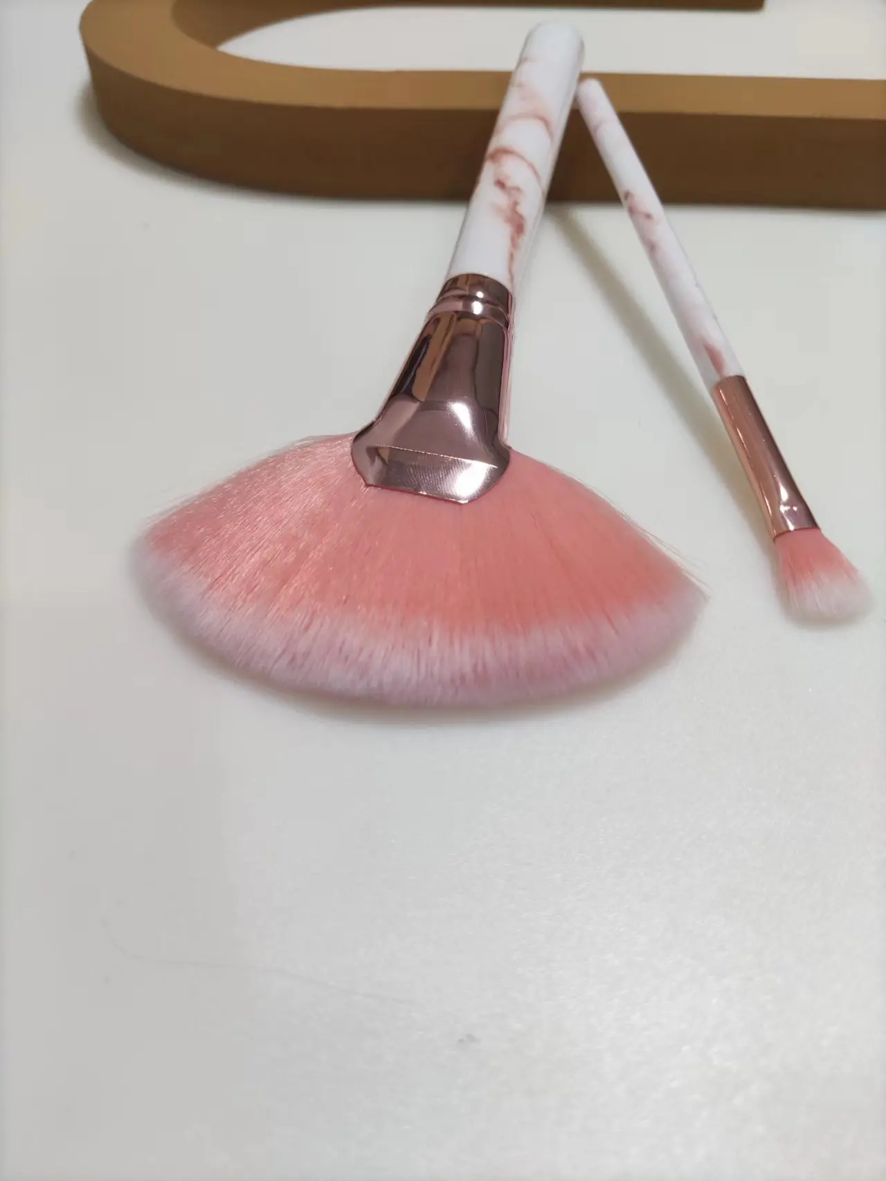 KOSMETYKI 2PCS Good Makeup Brush Tool Loose Powder Eye Shadow Nose Shadow Fan Brush Economical Beauty Tool Brush
KOSMETYKI 2PCS Good Makeup Brush Tool Loose Powder Eye Shadow Nose Shadow Fan Brush Economical Beauty Tool Brush