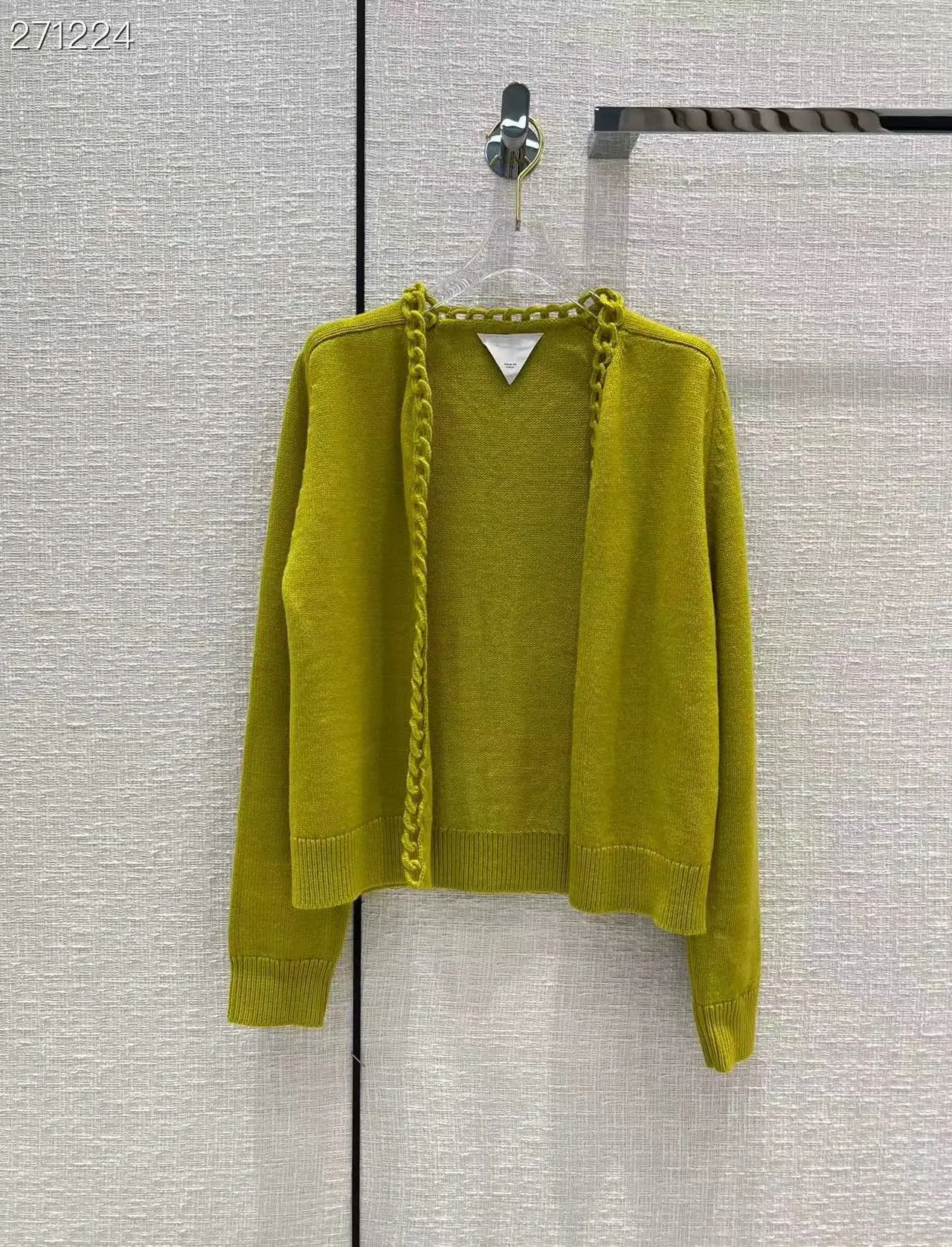 Fyion High Quality Runway Design Sweater Women 2022 Spring Cardigan Knitted Femme Solid Wool Sweater
Fyion High Quality Runway Design Sweater Women 2022 Spring Cardigan Knitted Femme Solid Wool Sweater