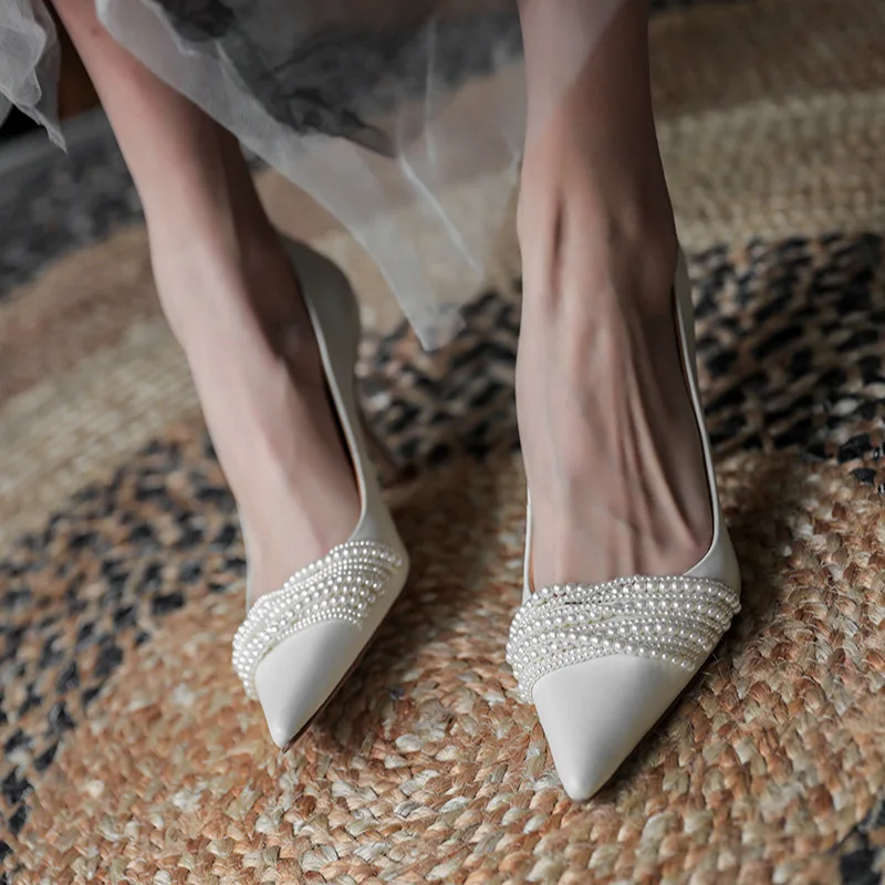 New Beaded Pointed High Heels Women's Thin Heel Shoes Shallow Mouth Temperament Wedding Shoes
New Beaded Pointed High Heels Women's Thin Heel Shoes Shallow Mouth Temperament Wedding Shoes