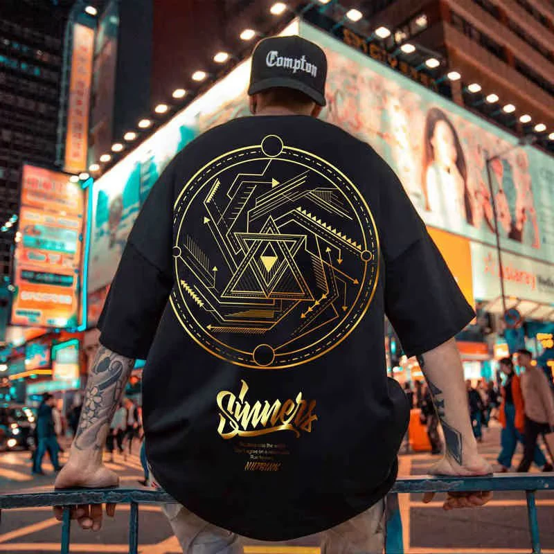 New T-shirts Oversize Geometric Pattern Gold Letter Print High Quality Men Women Top Tee
New T-shirts Oversize Geometric Pattern Gold Letter Print High Quality Men Women Top Tee
