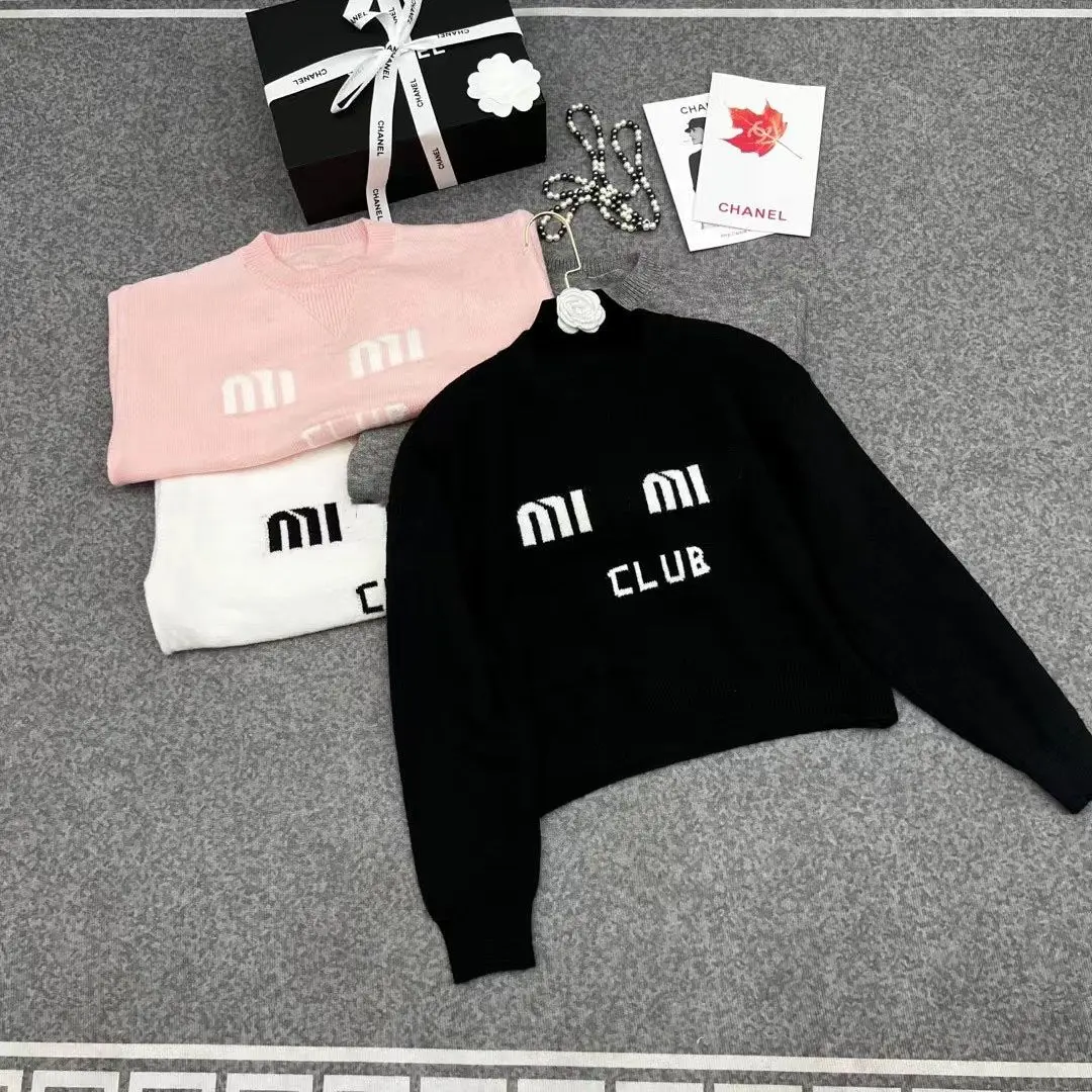 Женский жаккардовый свитер, свободный короткий пуловер с круглым вырезом и надписью, осень 2023
Женский жаккардовый свитер, свободный короткий пуловер с круглым вырезом и надписью, осень 2023