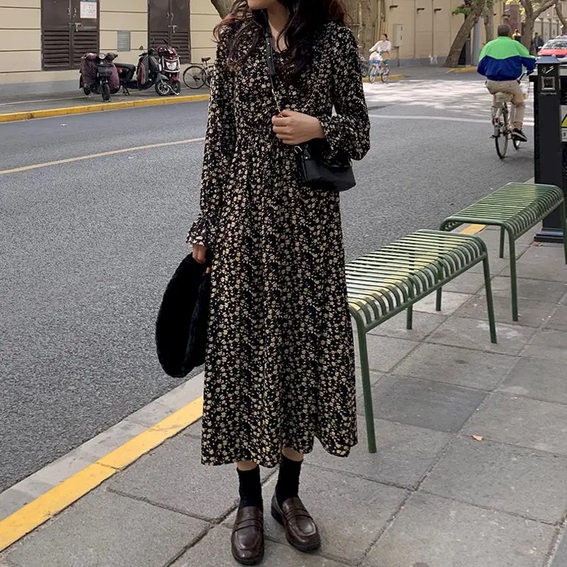 Knee-length Floral Skirt Female Autumn Winter Korean Version New Inner Base Dress Cozy Temperament Waist Ankle-length Long Skirt
Knee-length Floral Skirt Female Autumn Winter Korean Version New Inner Base Dress Cozy Temperament Waist Ankle-length Long Skirt