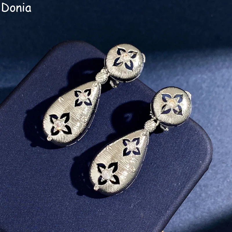 Donia Jewelry European and American Fashion Hollow Four-Leaf Flower Copper Micro-Inlaid AAA Zircon Silver Needle Luxury Earrings
Donia Jewelry European and American Fashion Hollow Four-Leaf Flower Copper Micro-Inlaid AAA Zircon Silver Needle Luxury Earrings