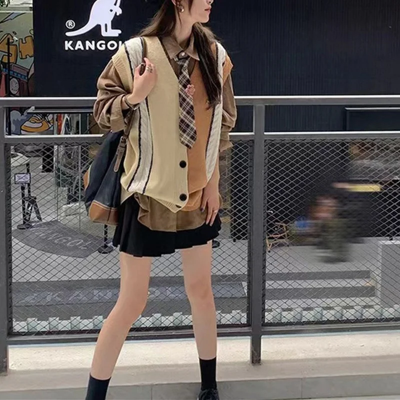 Autumn New Bottoming Sweater Sleeveless Outer Wear Waistcoat Vest V-neck Chompas Para 2022 Mujer Color Matching Knitted Vest
Autumn New Bottoming Sweater Sleeveless Outer Wear Waistcoat Vest V-neck Chompas Para 2022 Mujer Color Matching Knitted Vest