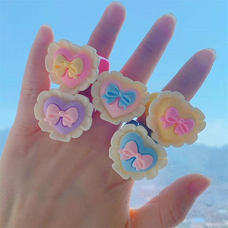 2022 New Trendy Design Sweet Cute Ring Fashion Pop Acrylic Resin Cream Color Bow Rings for Women Girls Jewelry Accessories Gift
2022 New Trendy Design Sweet Cute Ring Fashion Pop Acrylic Resin Cream Color Bow Rings for Women Girls Jewelry Accessories Gift