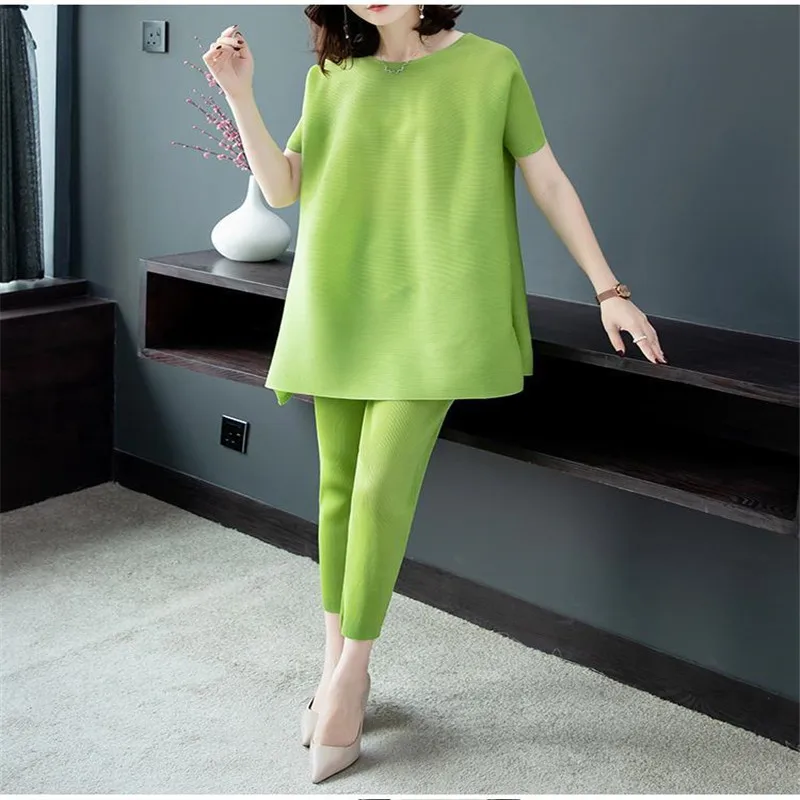 2022 летний модный новый однотонный простой костюм Свободная Повседневная рубашка с круглым вырезом и коротким рукавом девять брюк комплект ...
2022 летний модный новый однотонный простой костюм Свободная Повседневная рубашка с круглым вырезом и коротким рукавом девять брюк комплект ...