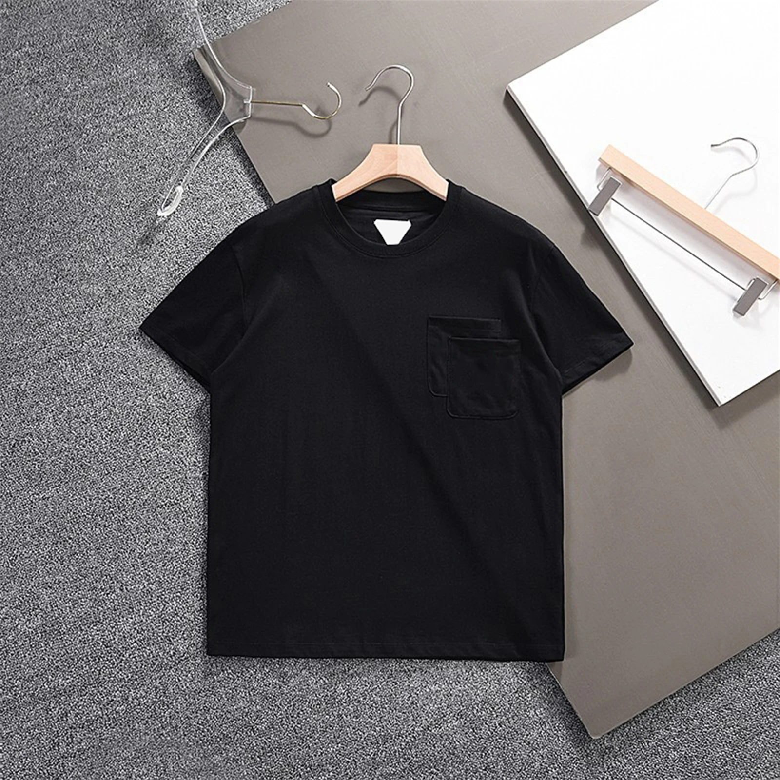 2022 Summer T-shorts for men and women, fashion trend 2 pocket design, new cotton, high quality
2022 Summer T-shorts for men and women, fashion trend 2 pocket design, new cotton, high quality