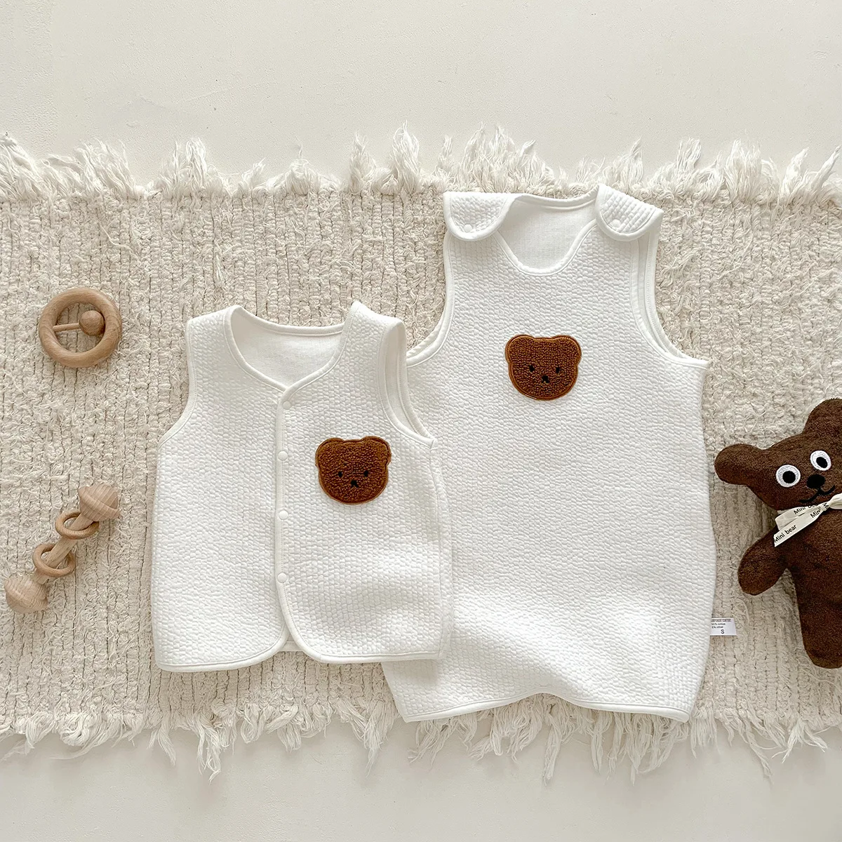 2023 Ins Spring Autumn Newborn Girl Vest Cotton Bear Sleeveless Warm Infant Baby Girl Waistcoat Toddler Girl Sleeping Bag
2023 Ins Spring Autumn Newborn Girl Vest Cotton Bear Sleeveless Warm Infant Baby Girl Waistcoat Toddler Girl Sleeping Bag