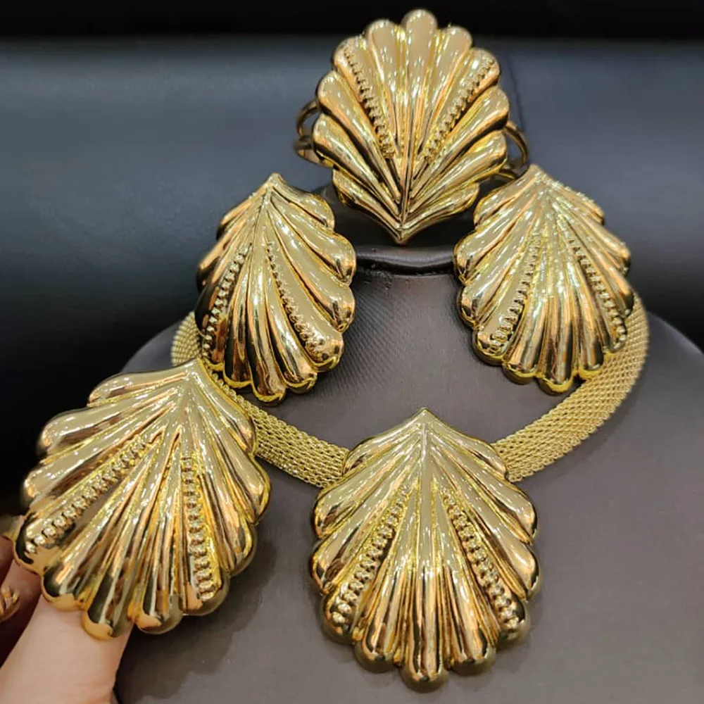 Dubai Gold Plated Jewelry Set for Women Large Shell Pendant Necklace and Earrings Weddings Gifts for Bridal Party Accessory
Dubai Gold Plated Jewelry Set for Women Large Shell Pendant Necklace and Earrings Weddings Gifts for Bridal Party Accessory