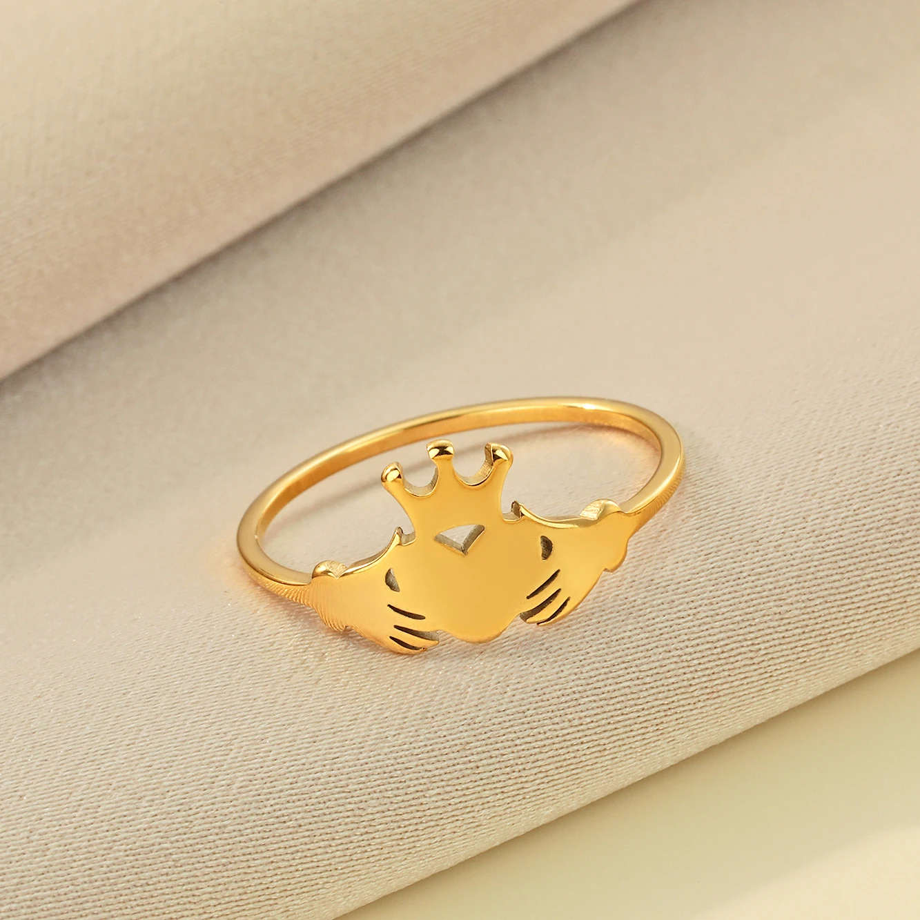 CHENHXUN School Tattoo Heart Crown Ring Claddagh Ring Gothic Victorian Rockabilly Heart Jewelry Loyalty Symbol Jewelry
CHENHXUN School Tattoo Heart Crown Ring Claddagh Ring Gothic Victorian Rockabilly Heart Jewelry Loyalty Symbol Jewelry