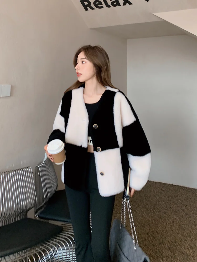 Women Coat For Autumn And Winter New 2022 Checkerboard Wool Grain Cashmere Lamb Fur Coat Outwear Women Sheep Shearing Fur Coat
Women Coat For Autumn And Winter New 2022 Checkerboard Wool Grain Cashmere Lamb Fur Coat Outwear Women Sheep Shearing Fur Coat