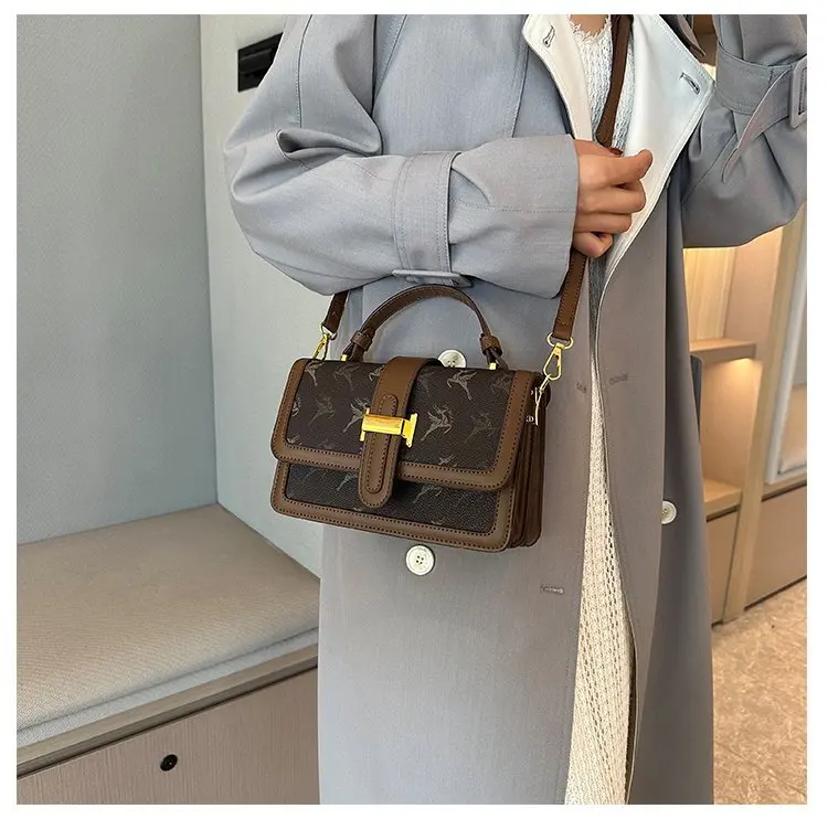 Women's Bag Fashion One Shoulder Classic White One Shoulder Bag Crossbody Bag For Girl Designer Strap Flip Zipper purse
Women's Bag Fashion One Shoulder Classic White One Shoulder Bag Crossbody Bag For Girl Designer Strap Flip Zipper purse