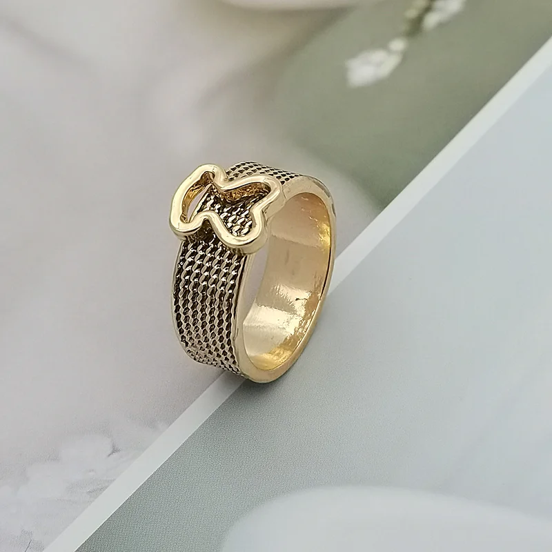 New Fashion Inlaid Zircon Ring Light Luxury Beautiful Woman Ring Gold and Silver Jewelry Cute Stainless Steel Rings for Women 
New Fashion Inlaid Zircon Ring Light Luxury Beautiful Woman Ring Gold and Silver Jewelry Cute Stainless Steel Rings for Women