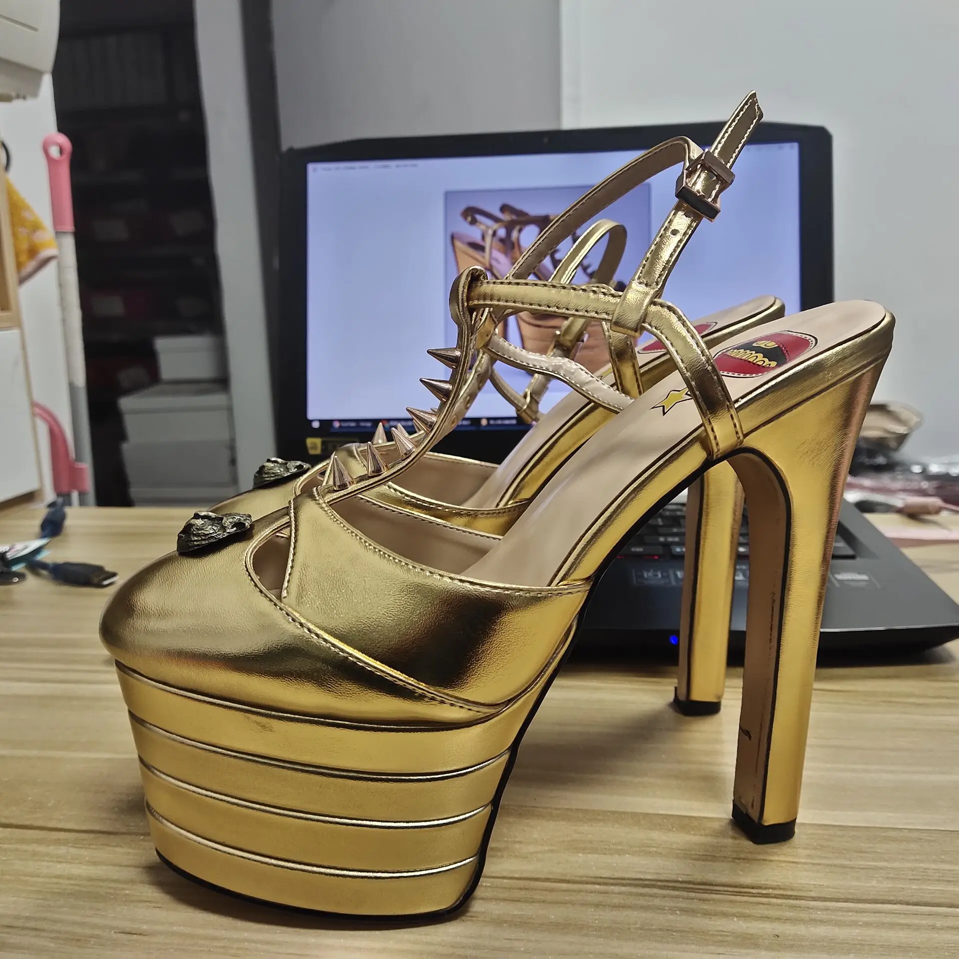 Women Chunky High Heel T Strap Rivet Sandal Sexy Round Toe Evening Party Shoes Platform Popular Summer Lady Sandal D-SL-2
Women Chunky High Heel T Strap Rivet Sandal Sexy Round Toe Evening Party Shoes Platform Popular Summer Lady Sandal D-SL-2