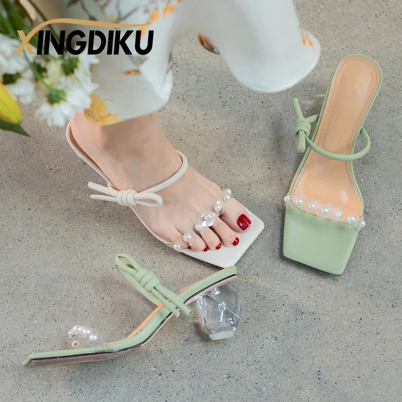 Сандалии женские прозрачные на среднем каблуке, модные туфли с квадратным каблуком, с жемчугом, со стразами, сказочный стиль, лето 2022 
Сандалии женские прозрачные на среднем каблуке, модные туфли с квадратным каблуком, с жемчугом, со стразами, сказочный стиль, лето 2022